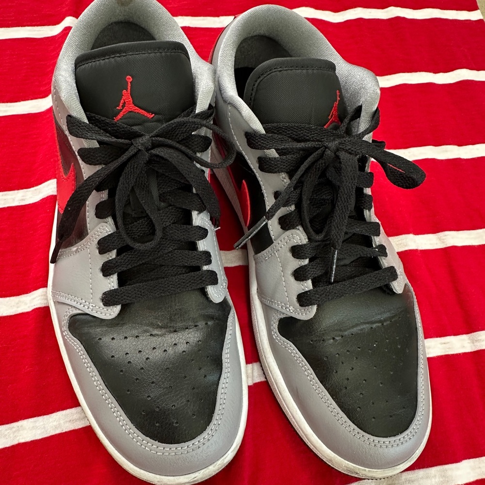 Jordan Men's Black and Silver Sneakers
